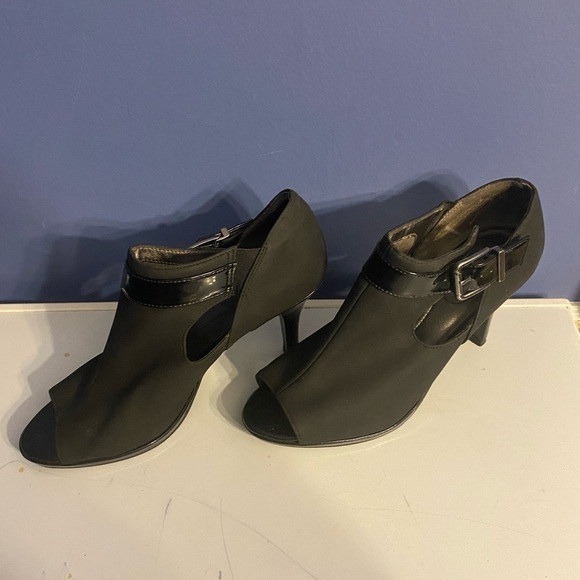 Lifestride soft system vixen heel, Black, Sz 8 Open Toe Women Sandals. - Picture 3 of 6